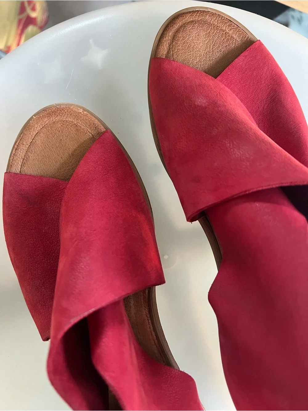 Red Roan Open-Toe Women’s Sandals - Elegant Twist Design size 7.5